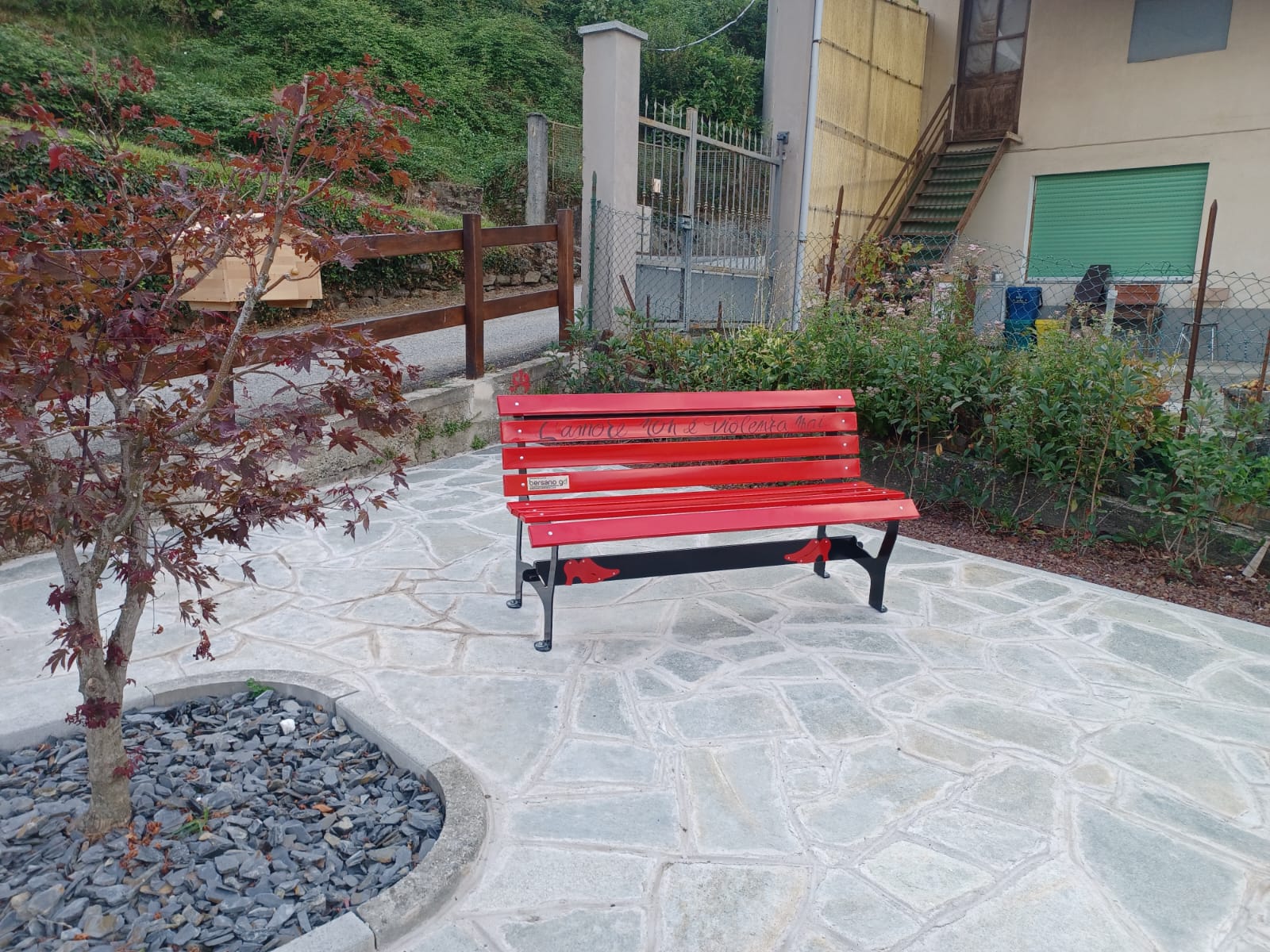 Panchina Rossa contro la violenza contro le donne